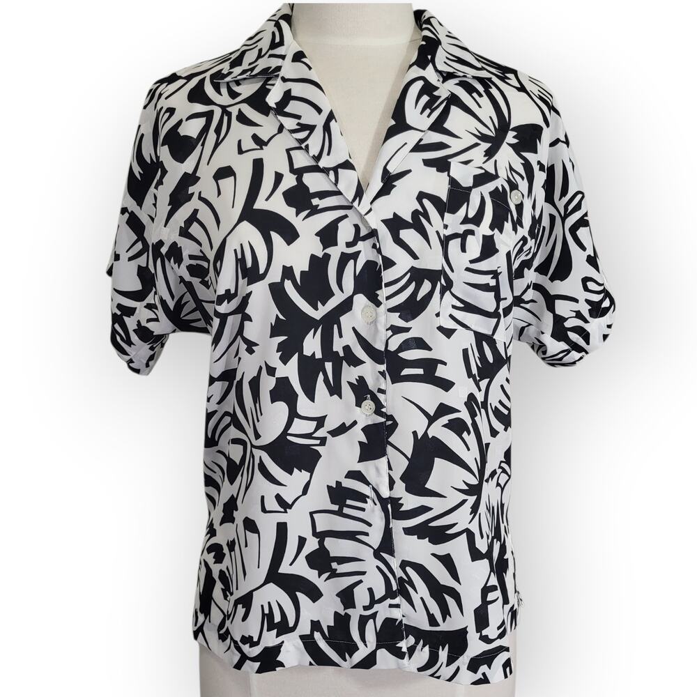 Vintage Short Sleeve Shirt Shapely Womens Small / Medium Top  Black White Top